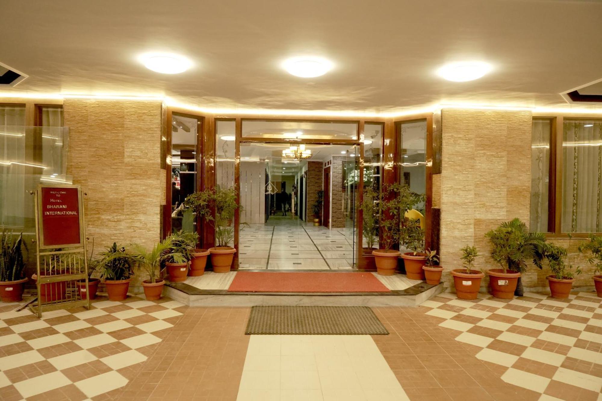 Hotel Bhawani International Katra  Kültér fotó